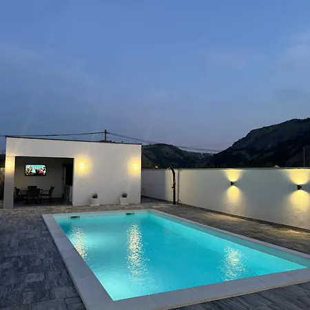 Villa Buna Galas *